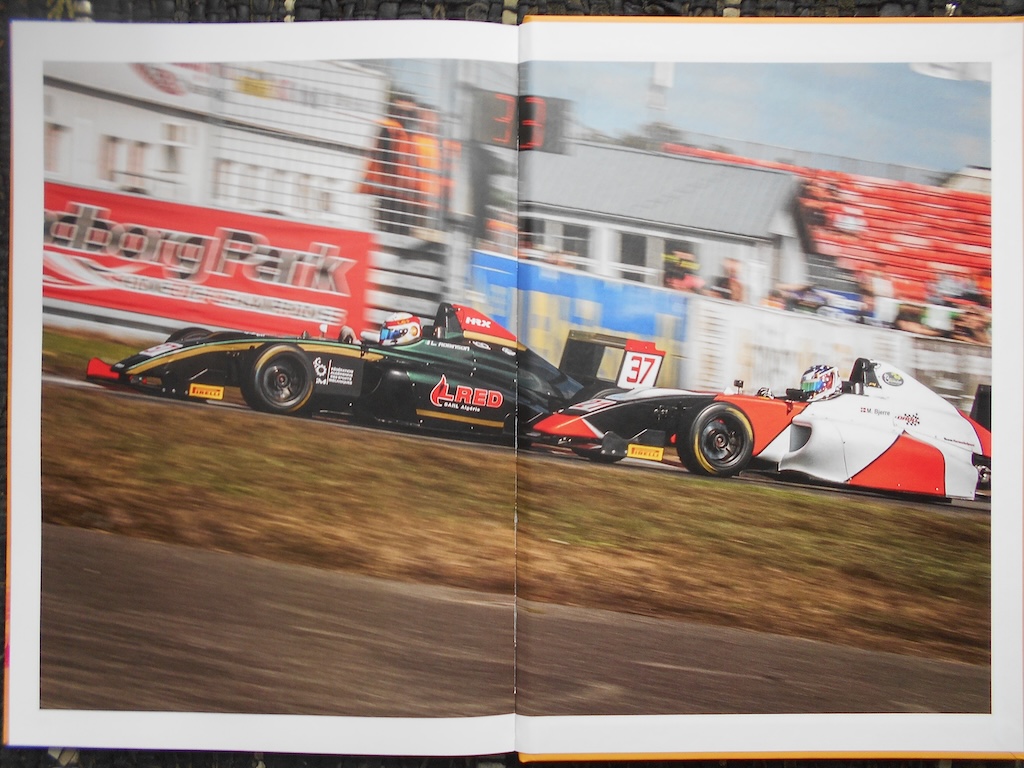 Motorsporten.dk's Julegave-ide-service: Formel 4 - den officielle årbog
(Foto: Motorsporten.dk)